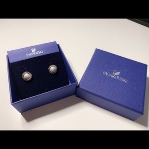 NWT! Swarovski earring 1181650